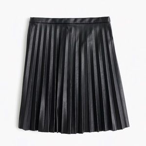 Chic Faux Leather Pleated skirt!